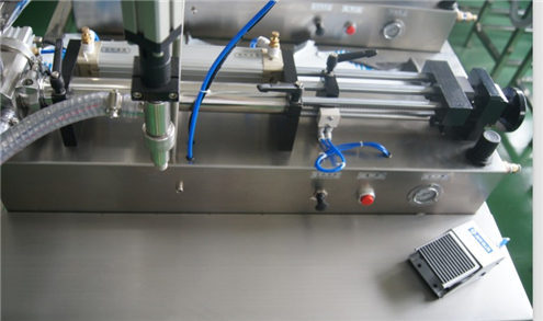 Horizontal liquid filling machine fully pneumatic semi automatic liquid filler equipment for shampoo1